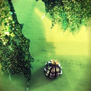 NWOT PANDORA CHRISTMAS TREE CHARM (RETIRED)